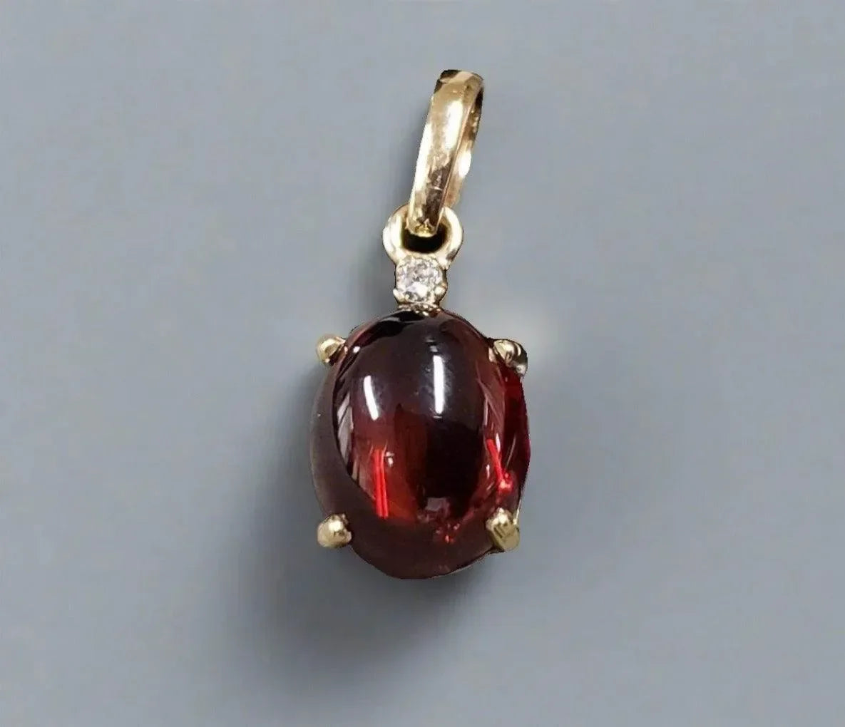 14k Gold Red Garnet & Brilliant Cut Diamond Pendant - K Jewelry Accessories