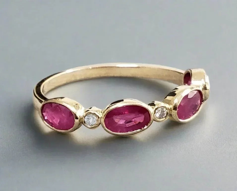 Gold ring with oval rubies and diamonds, elegant fine jewelry