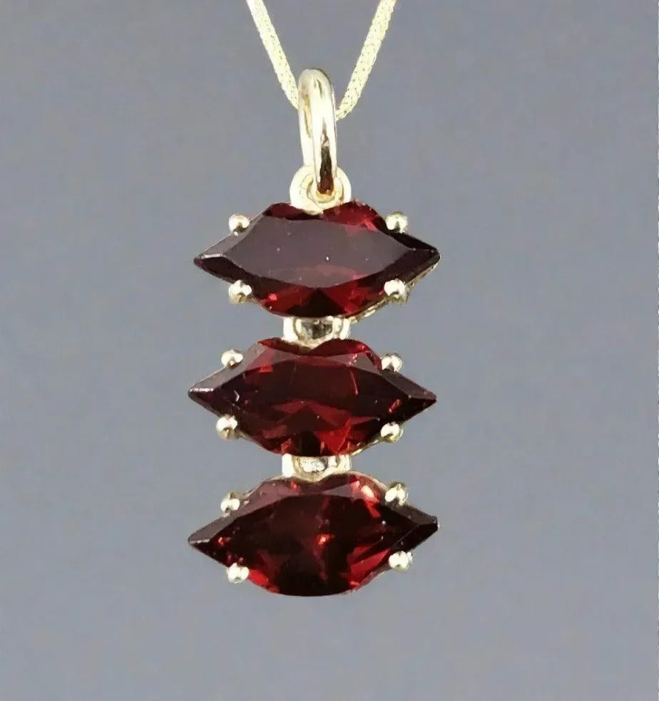 14K Gold Red Garnet Lips Pendant Made with Natural stones - K Jewelry Accessories