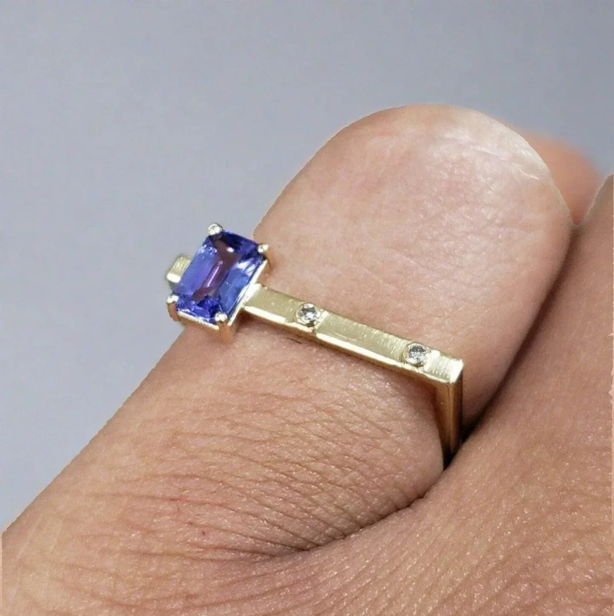 14k Gold Tanzanite and Diamond Ring - K Jewelry Accessories